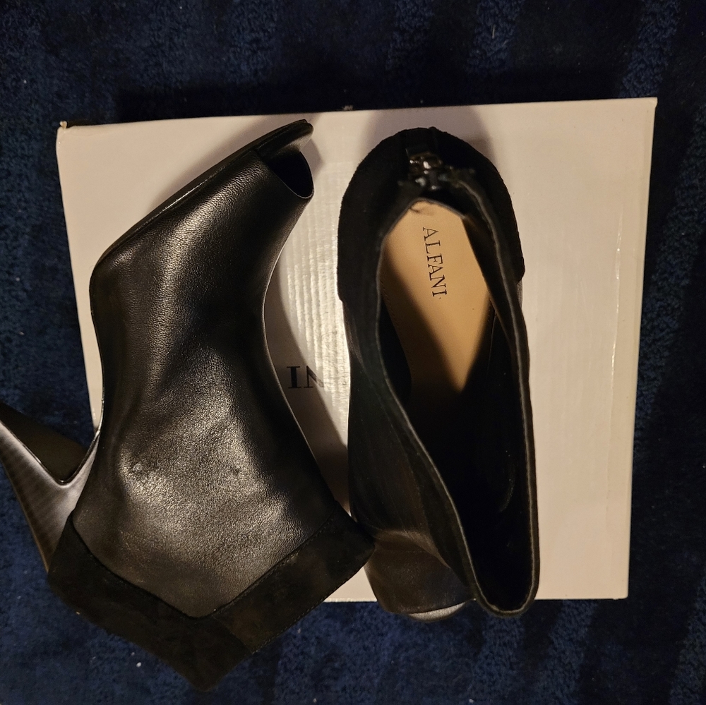 Shoes - Picture 2 of 4
